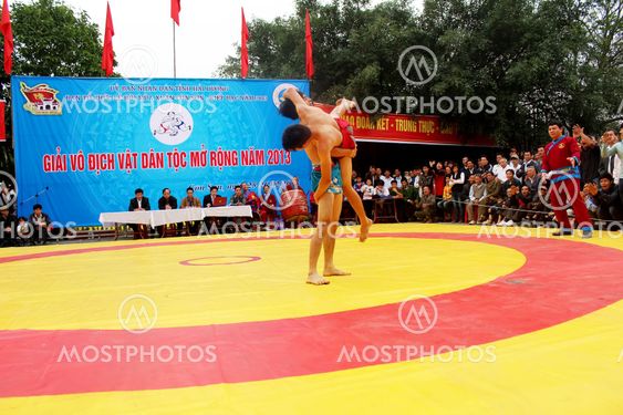 wrestlers compete in national wrestling