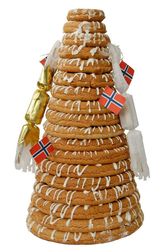 Ring Cake with Crackers