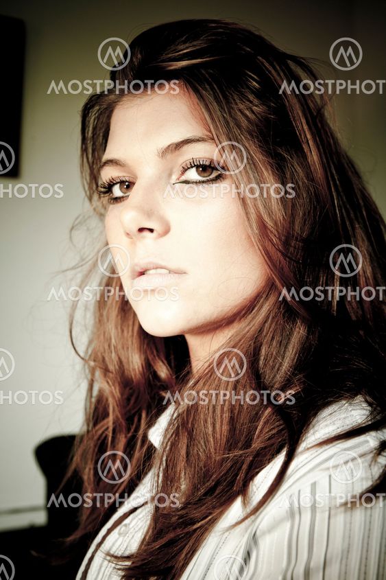 natural portrait of a teenage in withe shirt