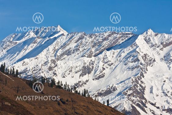 Beautiful peaks of Himalayas in Manali Valley, India