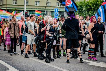 Utklädda i prideparad i Malmö
