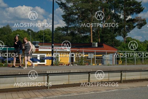Tjejer vi stationen i Nykvarn #8-1