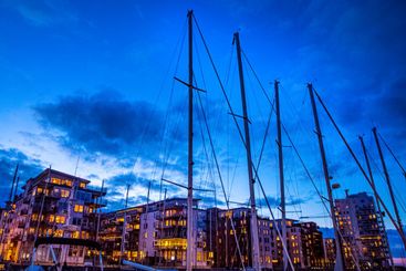 Kvällsljus vid båthamnen i Västra hamnen i Malmö