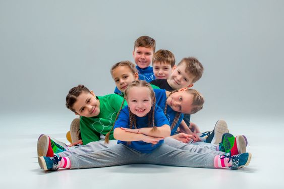 The kids dance school, ballet, hiphop, street, funky and...