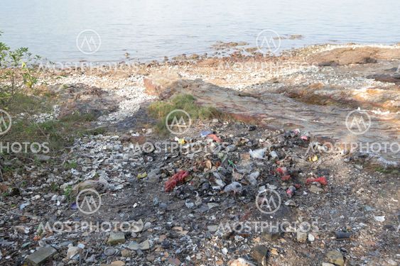 toxic burn trash danger for environment