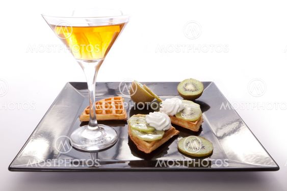 Kiwi Tart Slices with Drink