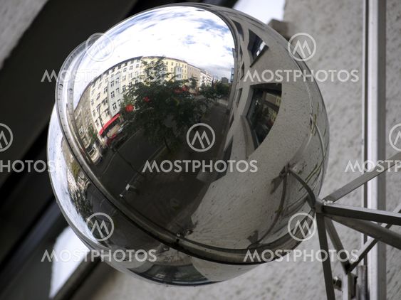 Berlin-house in the ball