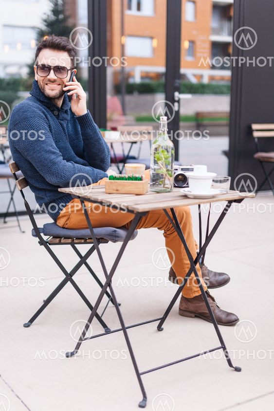 Using a phone in the cafe