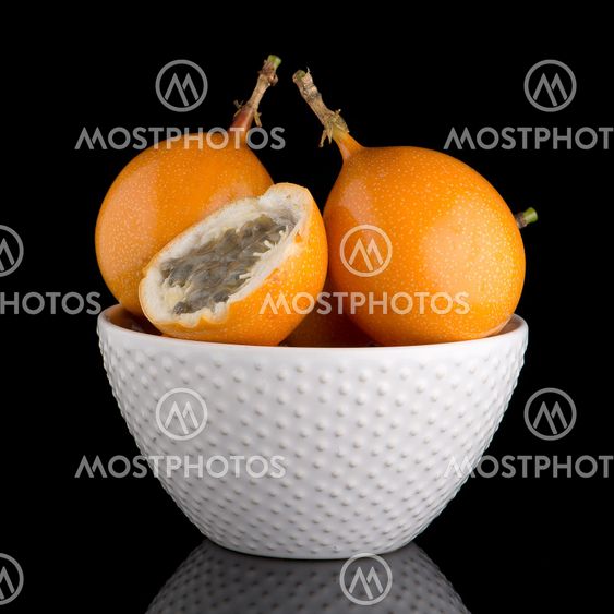 Passion fruit maracuja granadilla