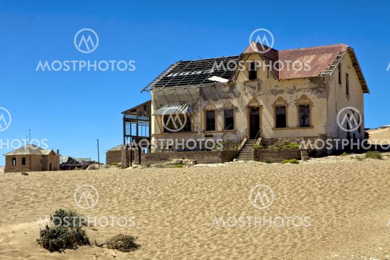ruine of an old house in kolmanskop namibia