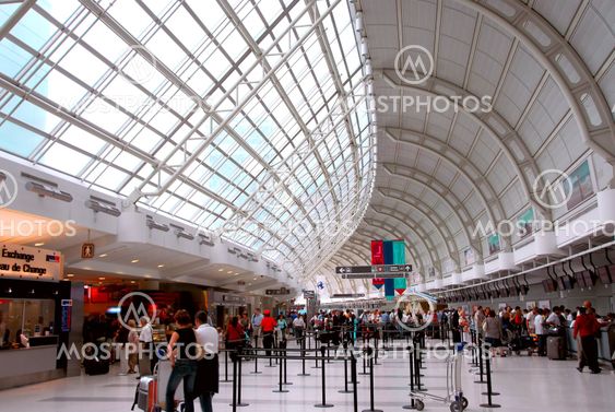 Airport crowd