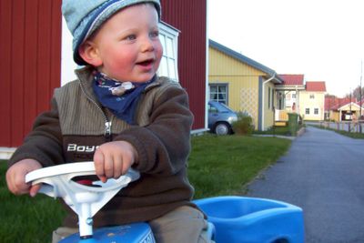Liten kille på Bobbycar