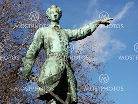 Karl XII statue
