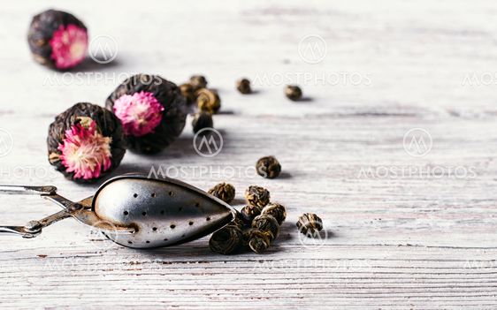 Flavored blooming tea