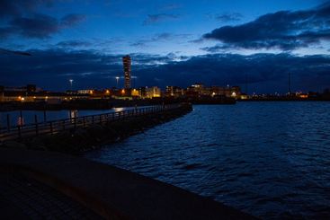 Utsikt från västra hamnen i nattljus