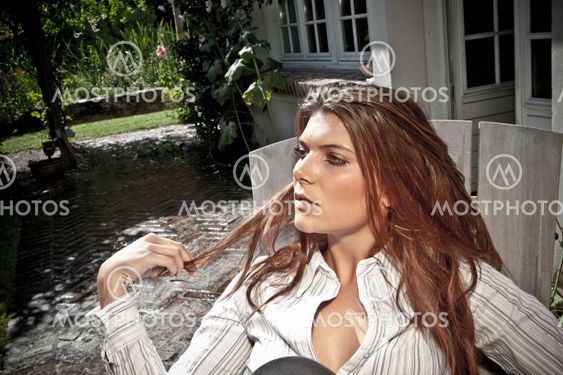 natural portrait of a teenage in withe shirt