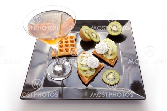 Kiwi Tart Slices with Drink