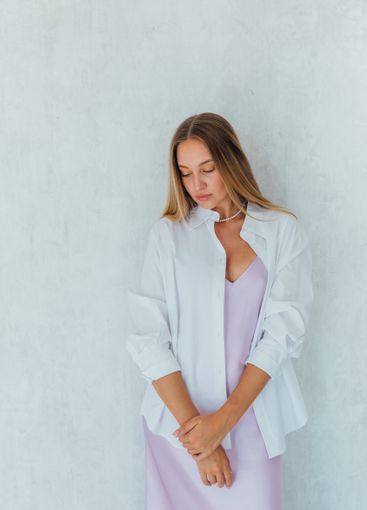 Portrait of a beautiful fashionable woman in a summer...