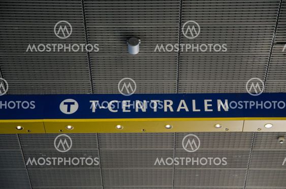 Skylt vid T-centralen i Stockholm