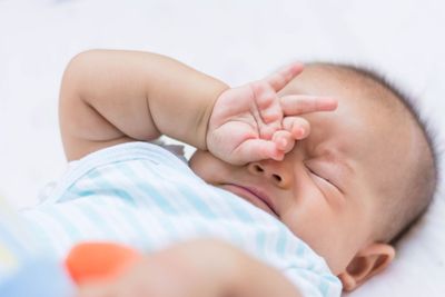 Baby rubbing it's eyes, 