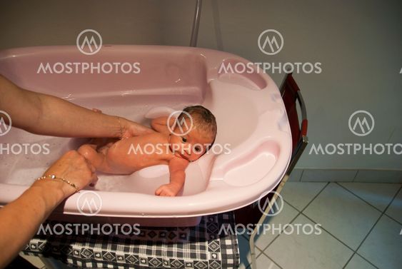 Newborn Baby and his first Bath