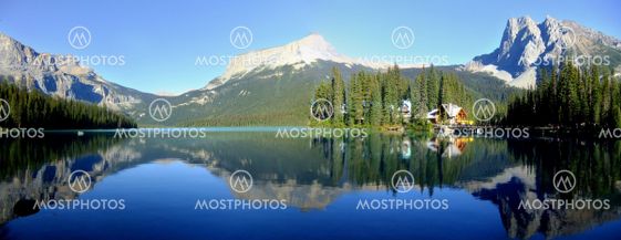 Panorama of Emerald Lake, Yoho National Park, British...