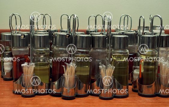 Food accessory oil and acid, with toothpicks