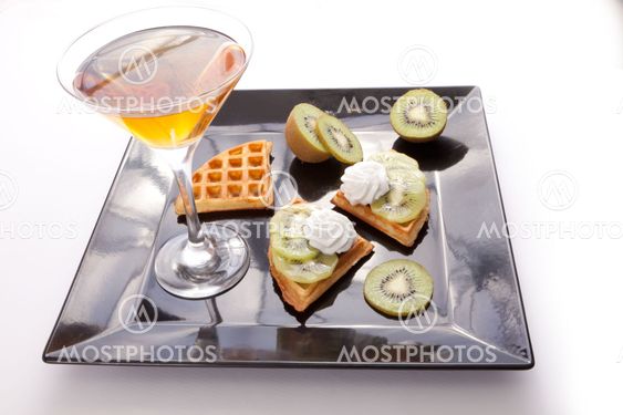 Kiwi Tart Slices with Drink