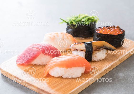 mixed sushi set