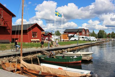 En vacker sommardag vid Västra Kajen i Piteå