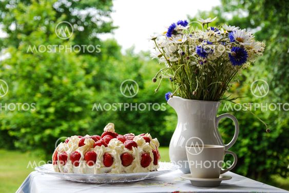 Strawberry cake