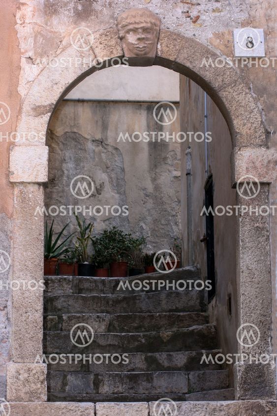 Sicilian gateway
