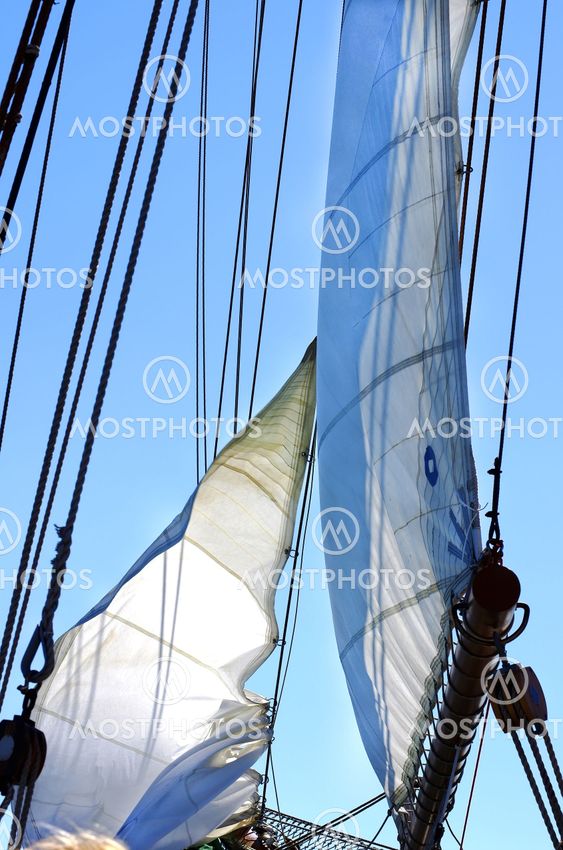 Full Saisl on wind