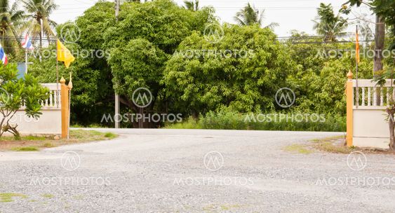 Road to the fence.