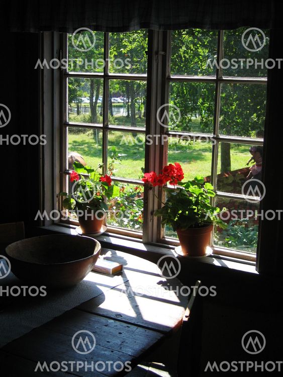 bord och fönster / table and window