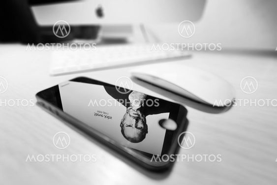 Mac with reflection of Steve Jobs in a iPhone 5