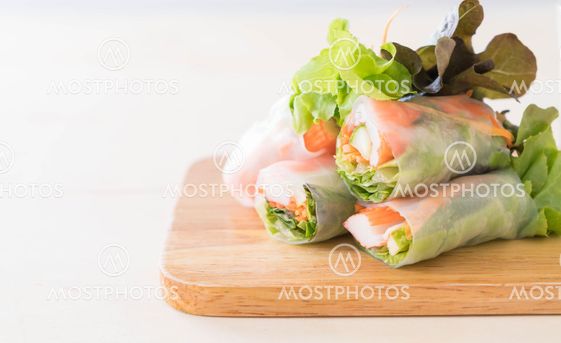 Fresh vegetable noodle spring roll
