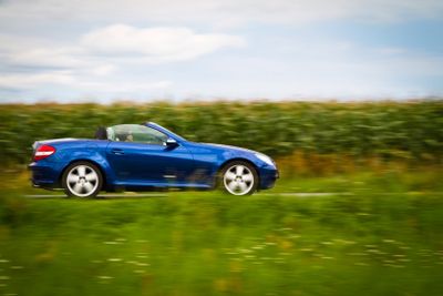 Sportbil på väg i skåne