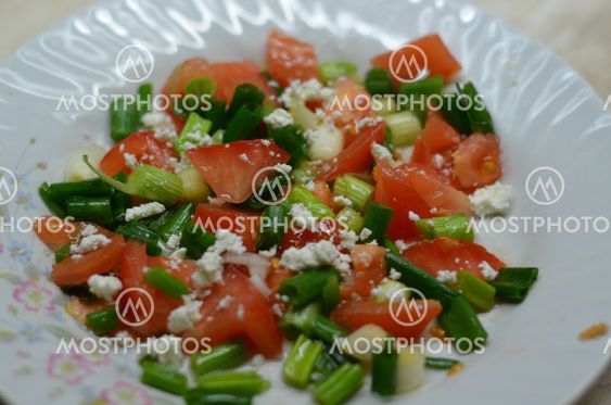Salad with tomatoes, cheese and onions