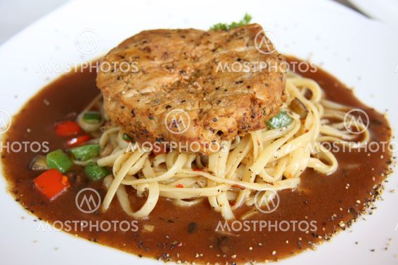Kött på pastaprodukter