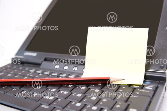 Laptop with yellow note