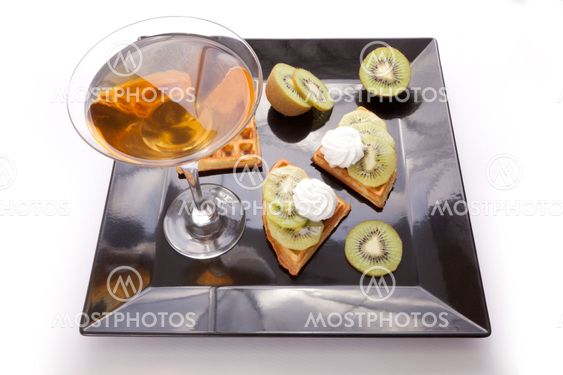 Kiwi Tart Slices with Drink