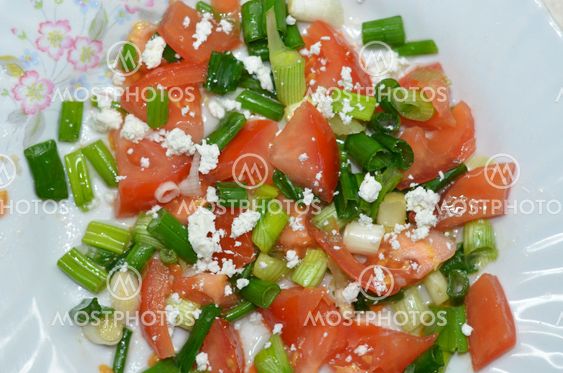 Salad with tomatoes, cheese and onions