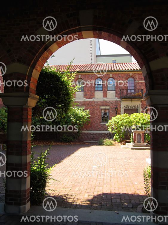 Arched passage