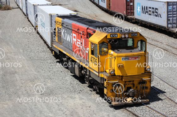 Diesel-electric locomotive