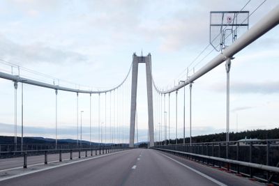 På väg över Höga kusten bron