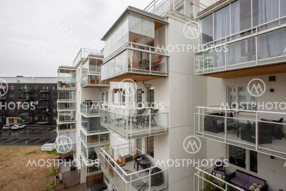 Bostadsområde med lägenheter.