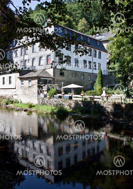 A house beside the river