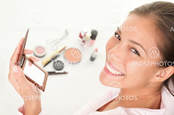 Putting makeup