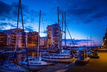 Kvällsljus vid båthamnen i Västra hamnen i Malmö